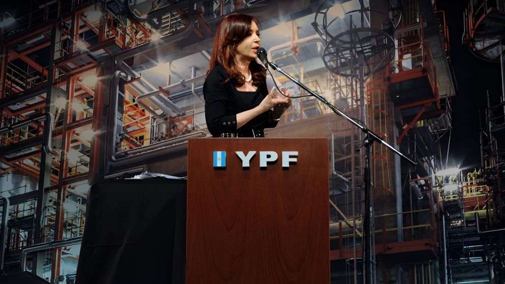 Cristina Kirchner centró su intervención en las redes en la defensa de la estatización de YPF