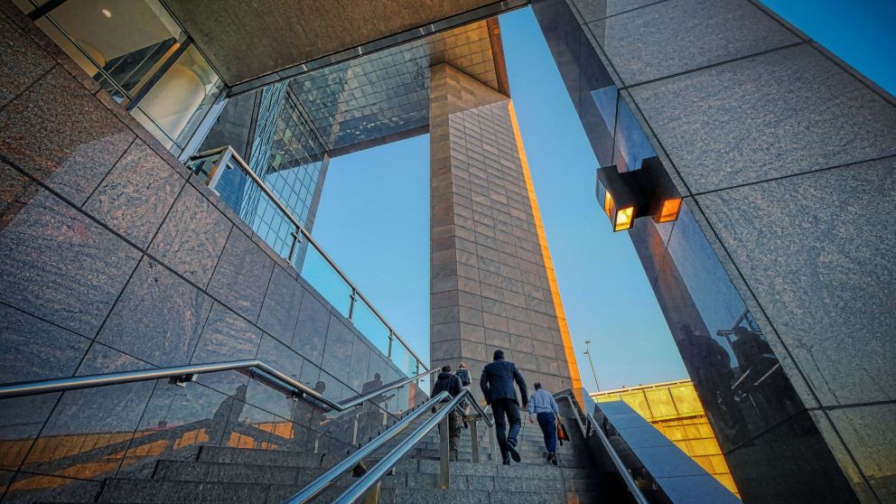 Crecimiento en riesgo: la guerra en Irán afecta a seis de cada diez empresas