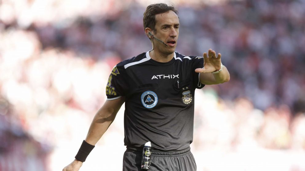 Árbitros bajo investigación judicial pasan al VAR en medio de denuncias, chats filtrados y decisiones de Beligoy.