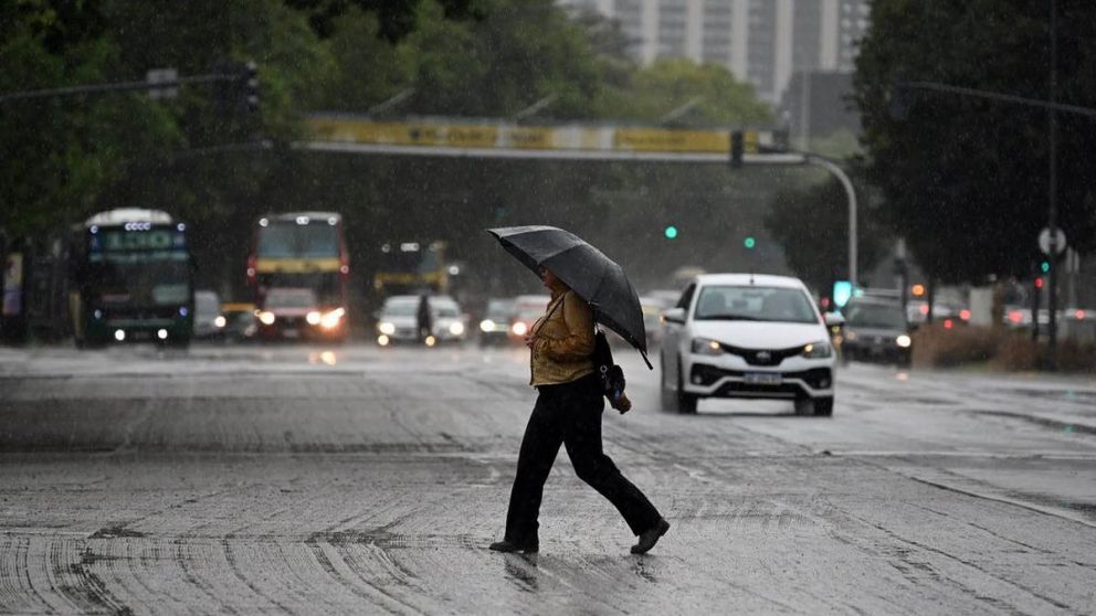 Clima en el AMBA: pronóstico del SMN con lluvias lunes y martes y temperaturas por debajo de los 25 grados durante la semana