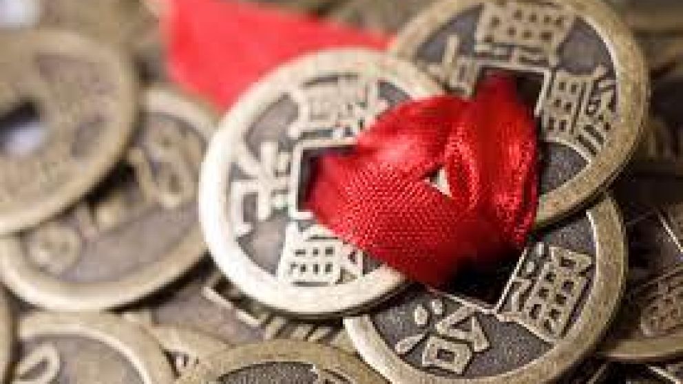 Dónde colocar monedas en tu casa para activar la abundancia, según el Feng Shui