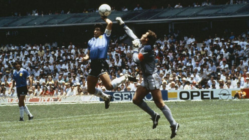 Subastan el buzo de Peter Shilton del Argentina-Inglaterra de M�xico 1986, el partido de la Mano de Dios y el Gol del Siglo de Maradona