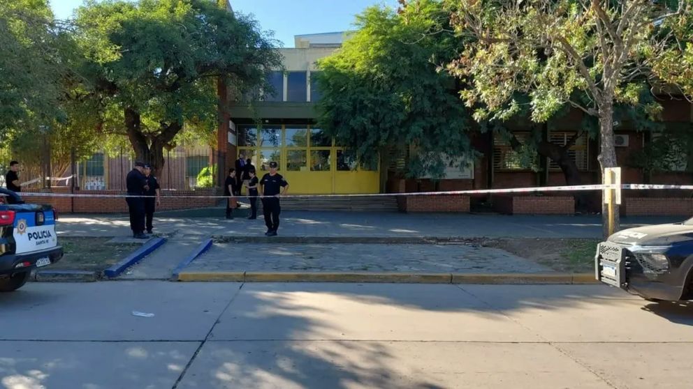 Detuvieron a un adolescente de 16 a�os por encubrimiento en el ataque a la escuela Mariano Moreno de San Crist�bal donde muri� un alumno de 13 a�os