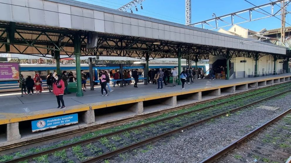 Interrumpen ramales del tren Roca en Temperley por un hombre armado que tom� de reh�n a una pasajera dentro de una formaci�n
