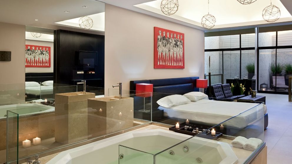 Esta habitación de un albergue transitorio cuesta $162.000 el turno