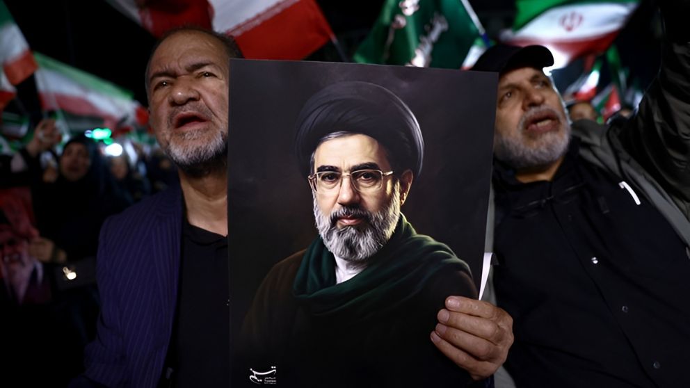 Un informe de inteligencia citado por The Times sostiene que Mojtaba Khamenei est� inconsciente en Qom