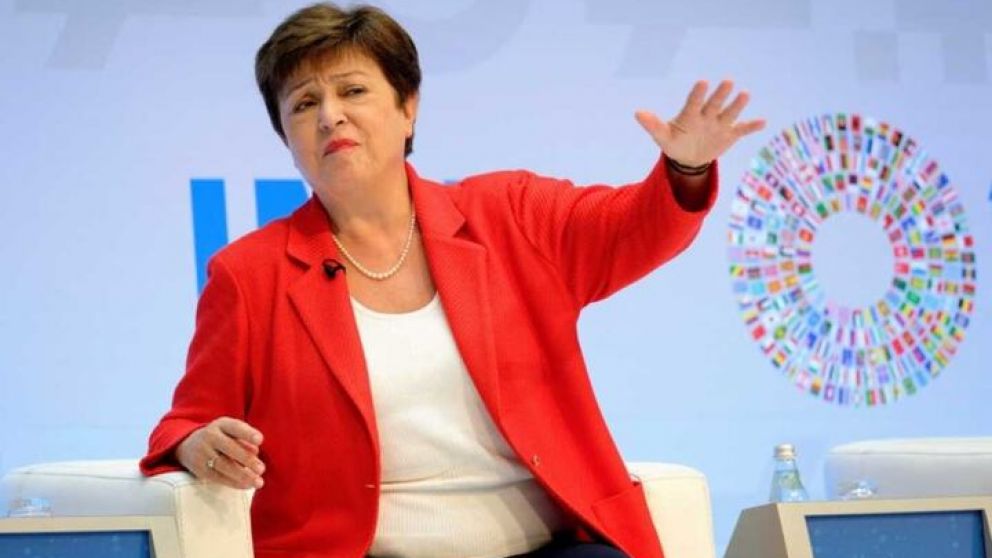 El organismo pidió acelerar la acumulación de reservas y alertó por la incertidumbre electoral