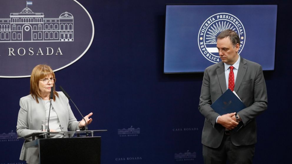 Patricia Bullrich pidió que Manuel Adorni presente de inmediato su declaración jurada por la investigación judicial en su contra
