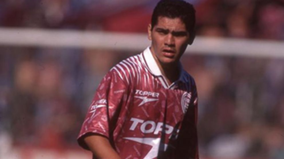 El exfutbolista Hugo Morales aseguró que vendió "a la baja" el departamento de Caballito que luego terminó en manos del jefe de Gabinete Manuel Adorni