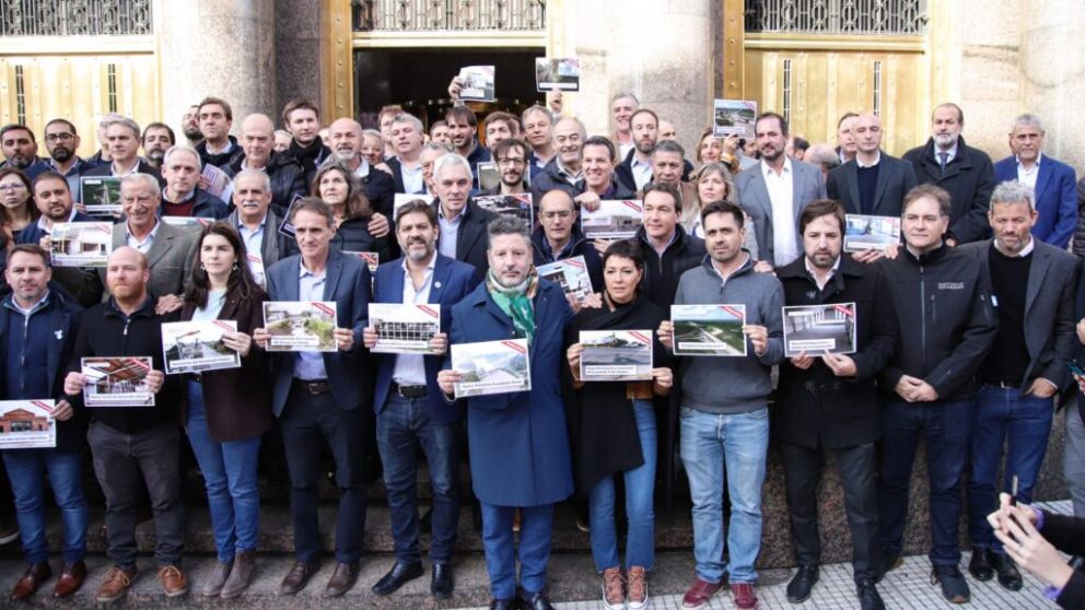Intendentes de todo el país presentarán reclamos al Gobierno de Milei