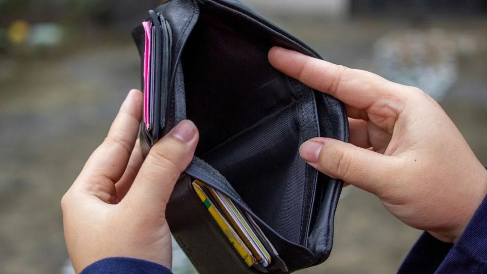 Encuesta nacional de abril 2026: el 73,7% dice que su economía está peor o igual de mal y el 57,1% pidió dinero prestado para gastos básicos