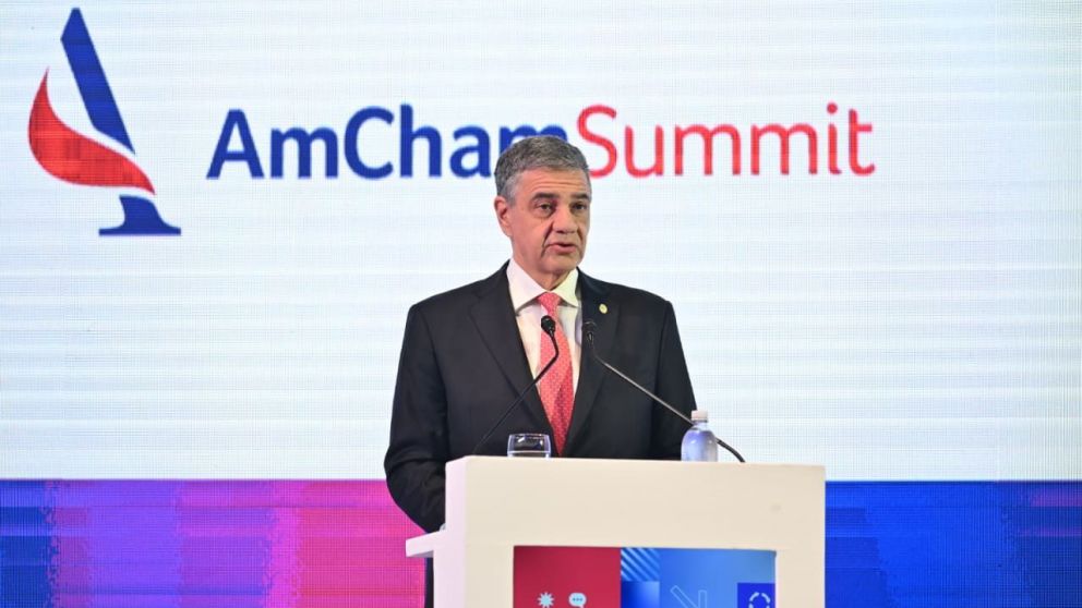 Jorge Macri disertó en el AmCham Summit 2026.
