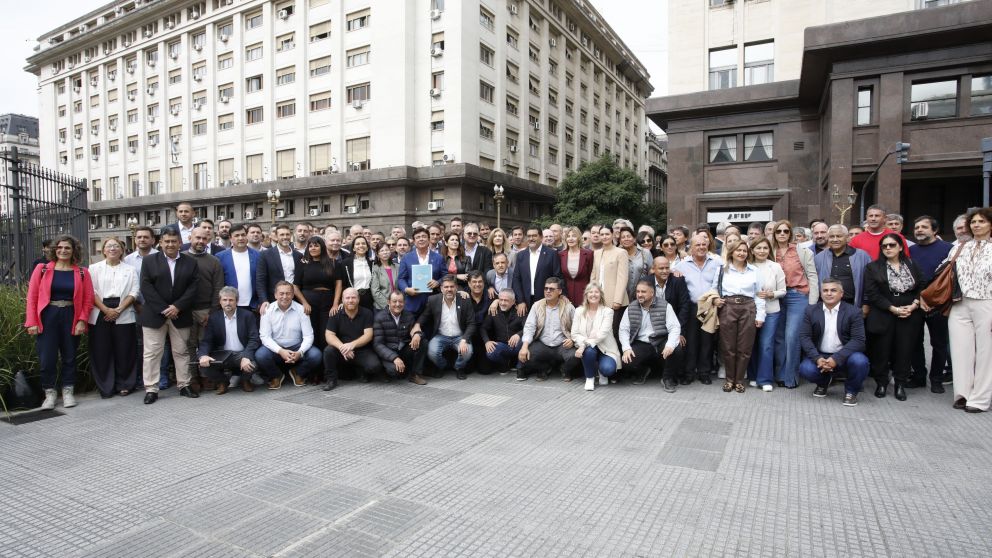 La FAM presentó un documento al Ministerio de Economía por la situación de 500 municipios
