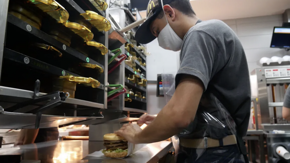 Compa��as de fast food: cu�nto gana un empleado en abril 2026 con aumento y extras