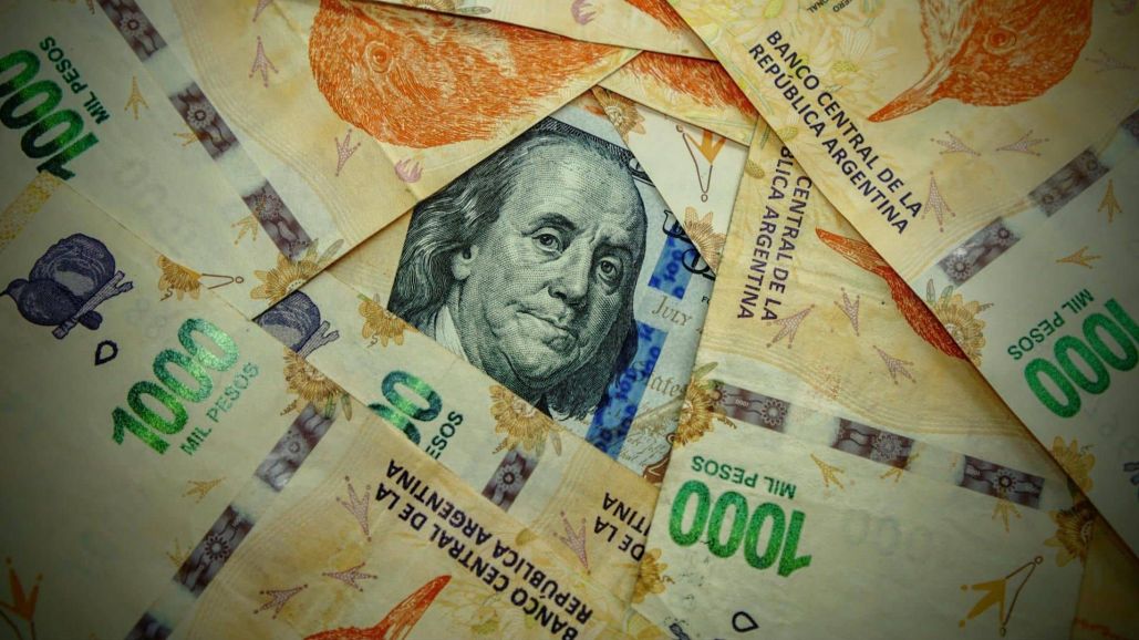 D�lar hoy: a cu�nto cotiza el blue y oficial este mi�rcoles 29 de abril