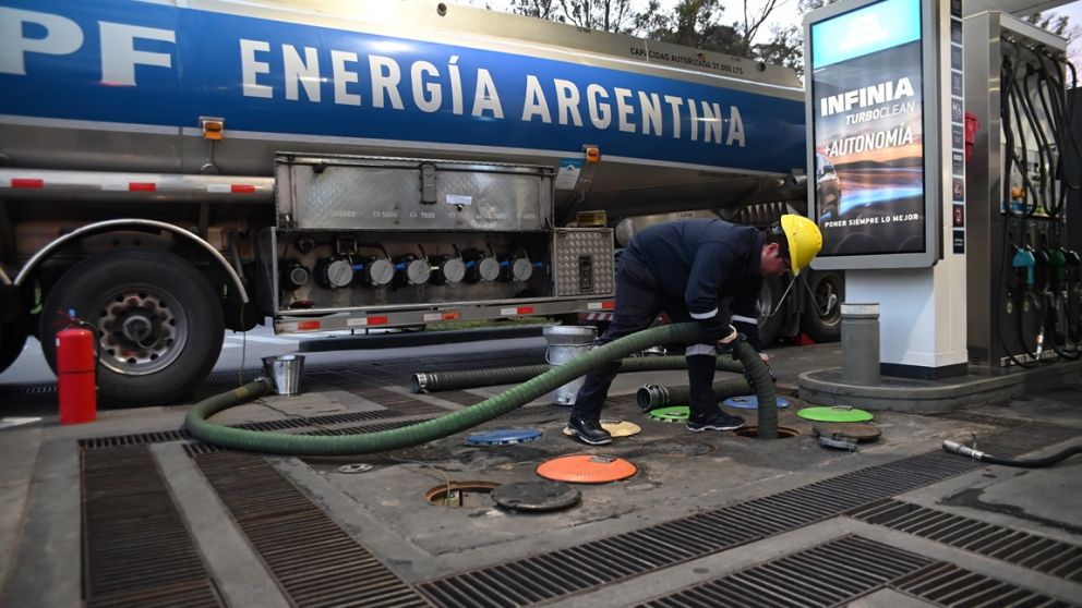 YPF explic� por qu� no bajar� la nafta pese a la ca�da del petr�leo