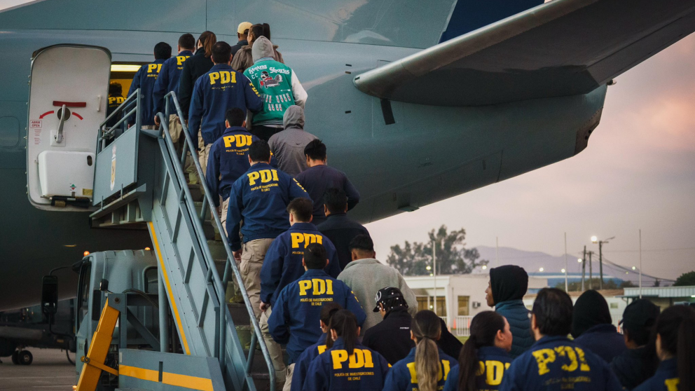 Chile inicia expulsiones de migrantes y activa un plan de seguridad fronteriza