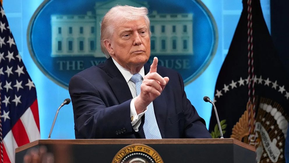 Donald Trump aseguró que Irán aceptó suspender su programa nuclear y trasladar uranio enriquecido, pero el régimen iraní desmintió la versión