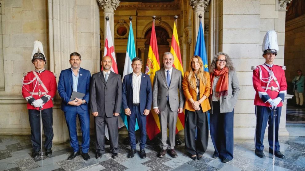 Axel Kicillof comparte actividades en Barcelona con líderes internacionales