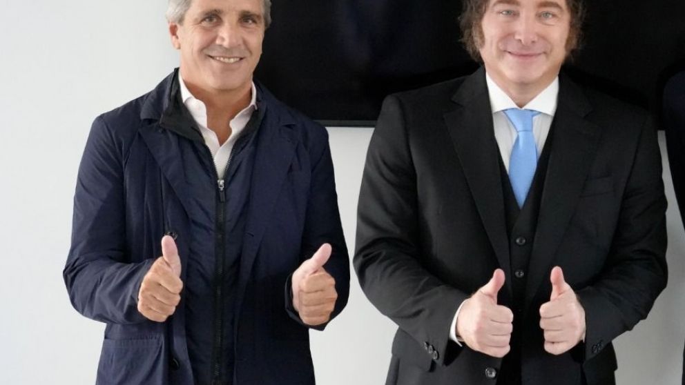 Pulgares arriba de Luis Caputo y Javier Milei; recaudación para abajo