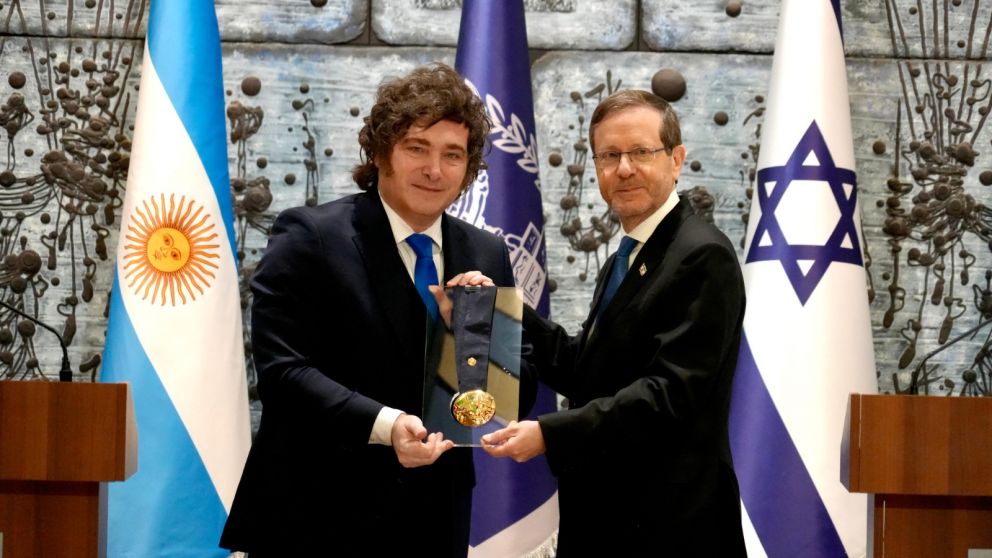 presidente Javier Milei se reunió con su par, Isaac Herzog, quien le entregó la "Medalla Presidencial de Honor"