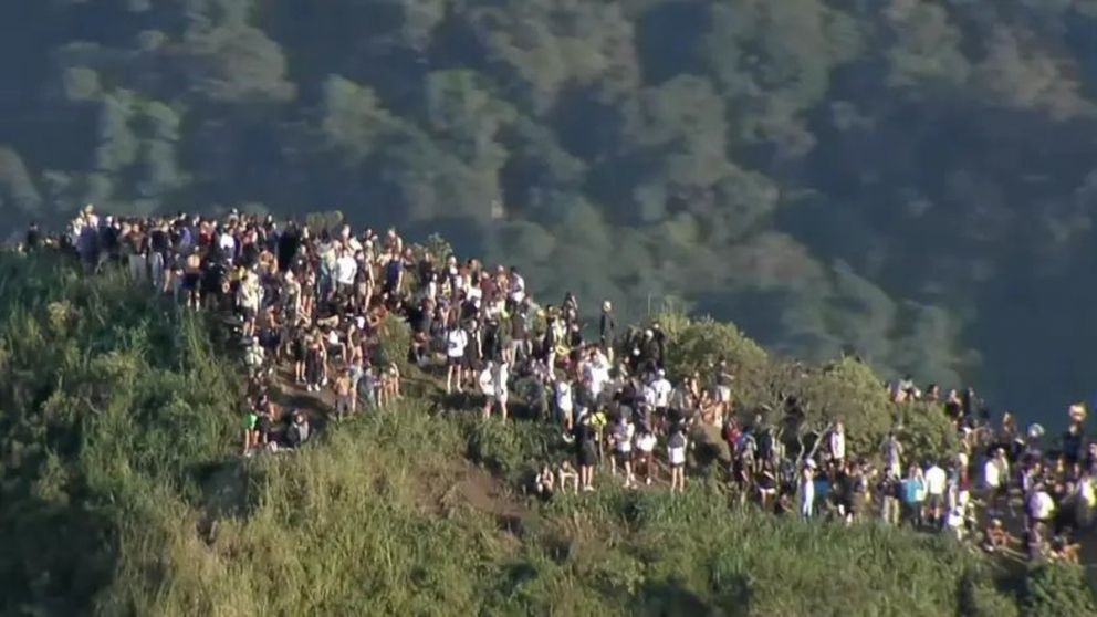 Operativo policial en Vidigal dejó a turistas atrapados en el Morro Dois Irmãos durante un tiroteo.