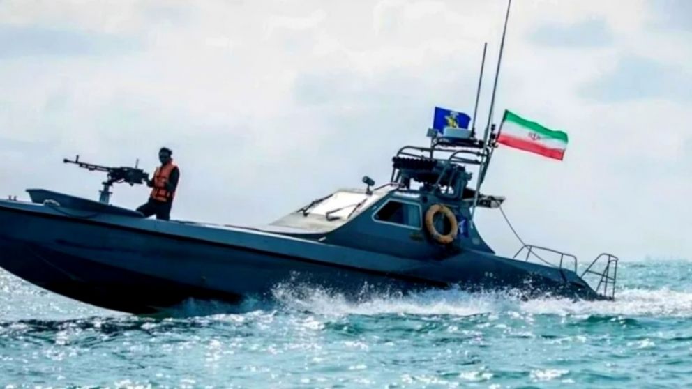 Irán atacó a buques cargueros en Ormuz, en medio del alto el fuego