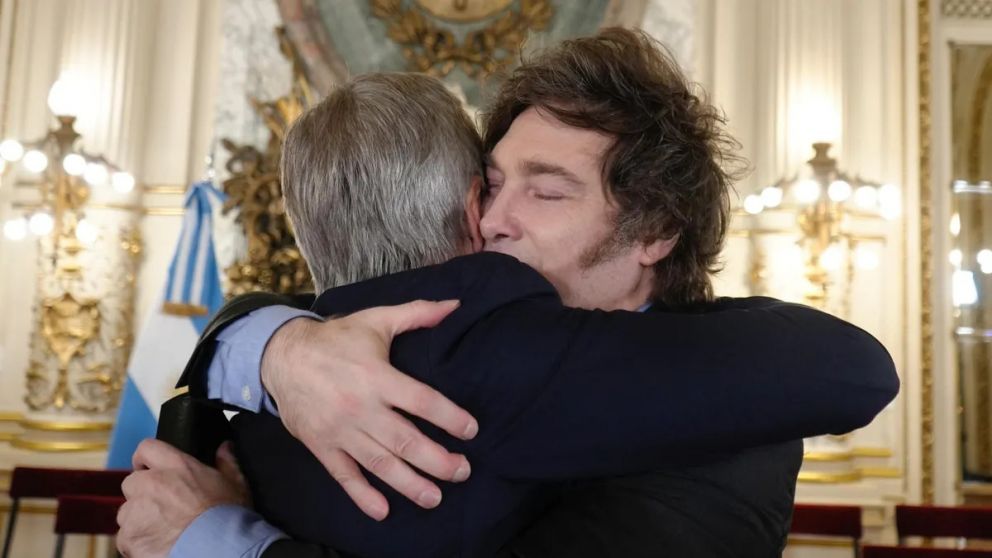 El informe registra saldo negativo en la imagen de Javier Milei y Luis Caputo, en un contexto de malestar económico