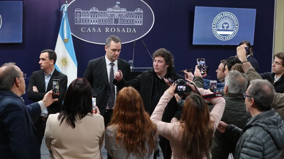ADEPA advierte que la prohibición de ingreso a periodistas acreditados a la Casa Rosada es inédita en democracia y que afecta derechos fundamentales