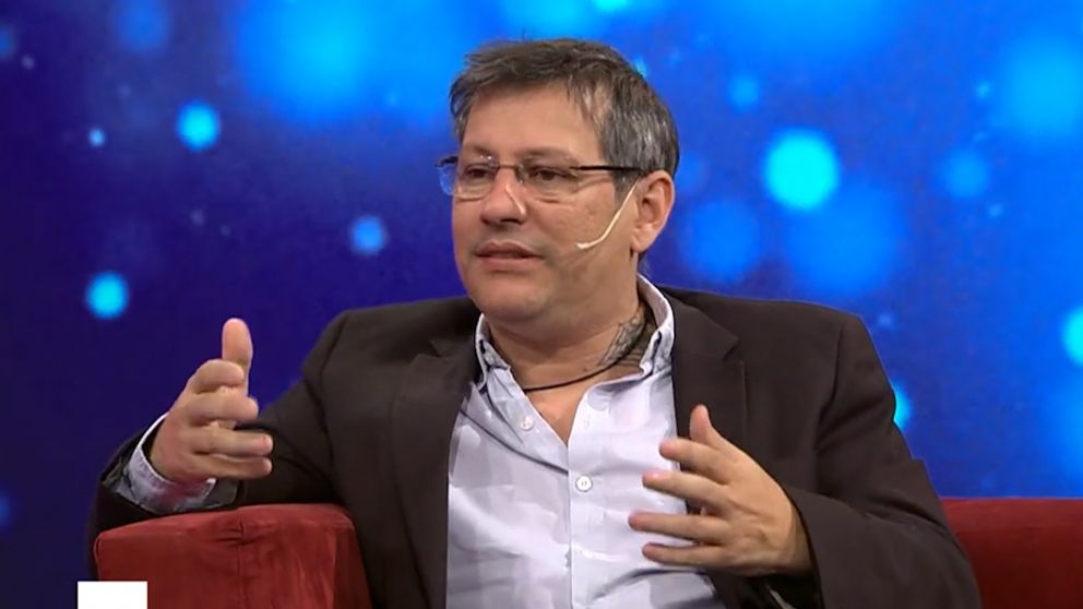 Gabriel Cartañá, psicólogo y escritor: "Existe un amor que no debe esperar...el amor a uno mismo"