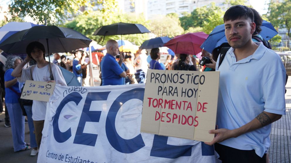 Los trabajadores del SMN y ATE levantaron parcialmente la medida de fuerza