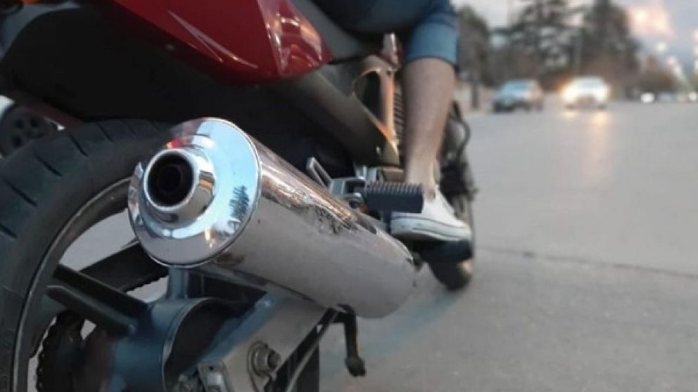 Impulsan una ley para decomisar y compactar motos por ruidos molestos