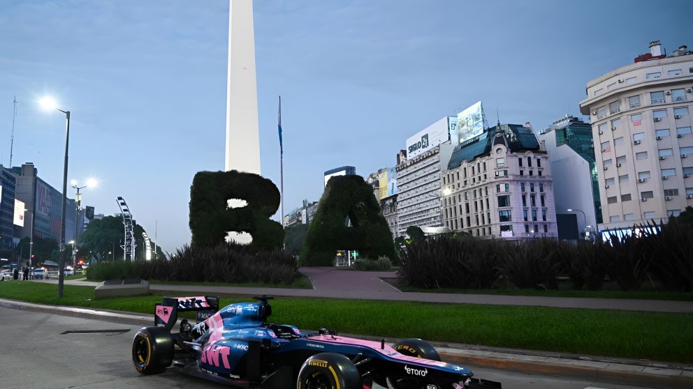 Franco Colapinto present� en el Obelisco el Lotus E20 con motor Renault V8 que manejar� en Palermo: horarios, recorrido y c�mo ingresar al evento
