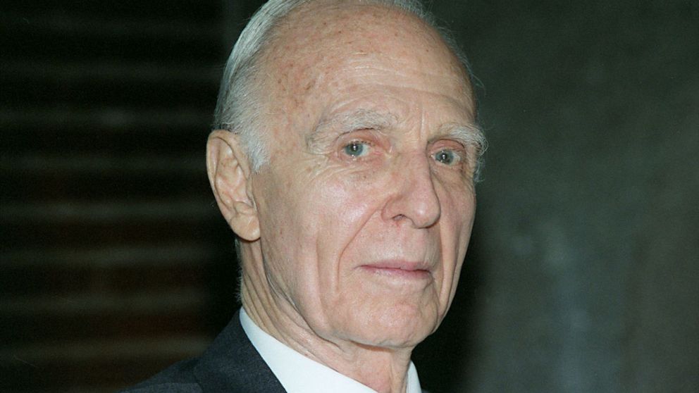 Adolfo Bioy Casares, escritor, cuentista y novelista: "La vida es una partida de ajedrez y nunca sabe uno a ciencia cierta cu�ndo est� ganando o perdiendo"