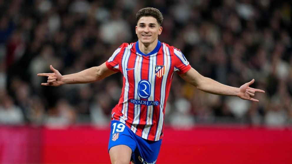 El FC Barcelona avanz� en su inter�s por Juli�n �lvarez