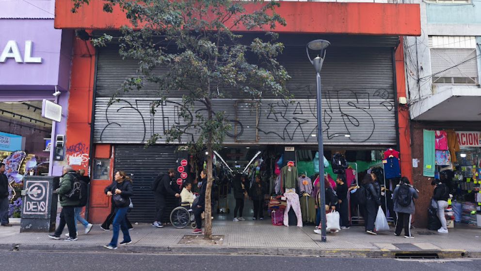 El cierre de una galería con 80 comercios en Once