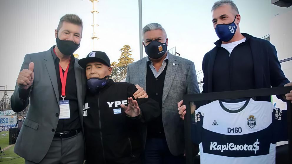 En el homenaje del 30 de octubre de 2020 Maradona confes� su malestar y nadie reaccion�: "Me voy, no estoy bien"