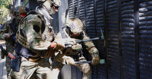 La Ciudad recupera propiedad usurpada y rescata 17 menores