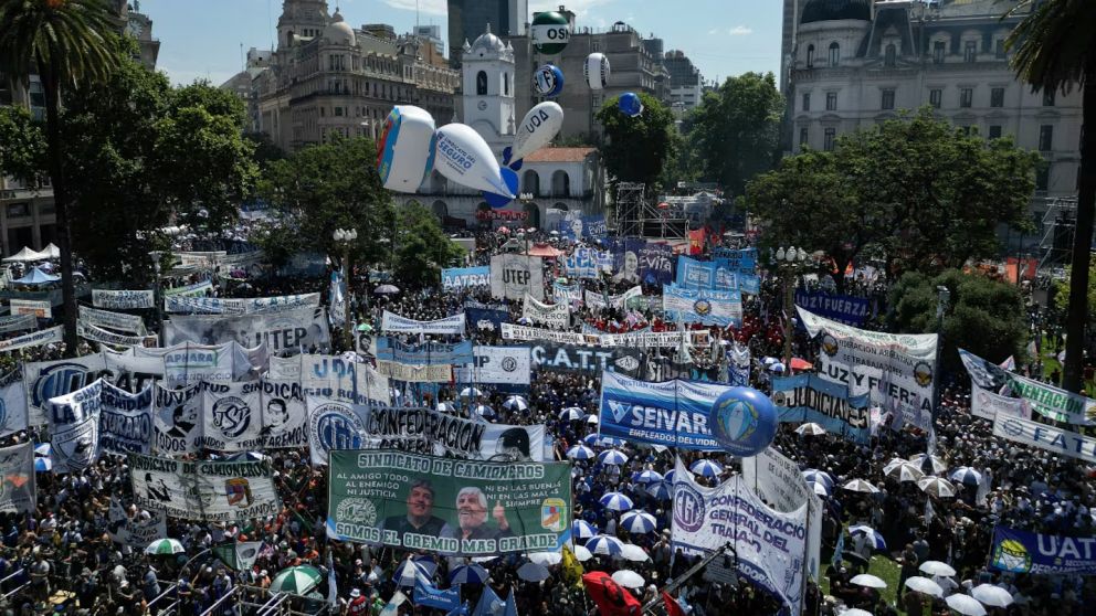 El Gobierno prepara un megaoperativo por la marcha de la CGT. (Foto: REUTERS/Tomas Cuesta).