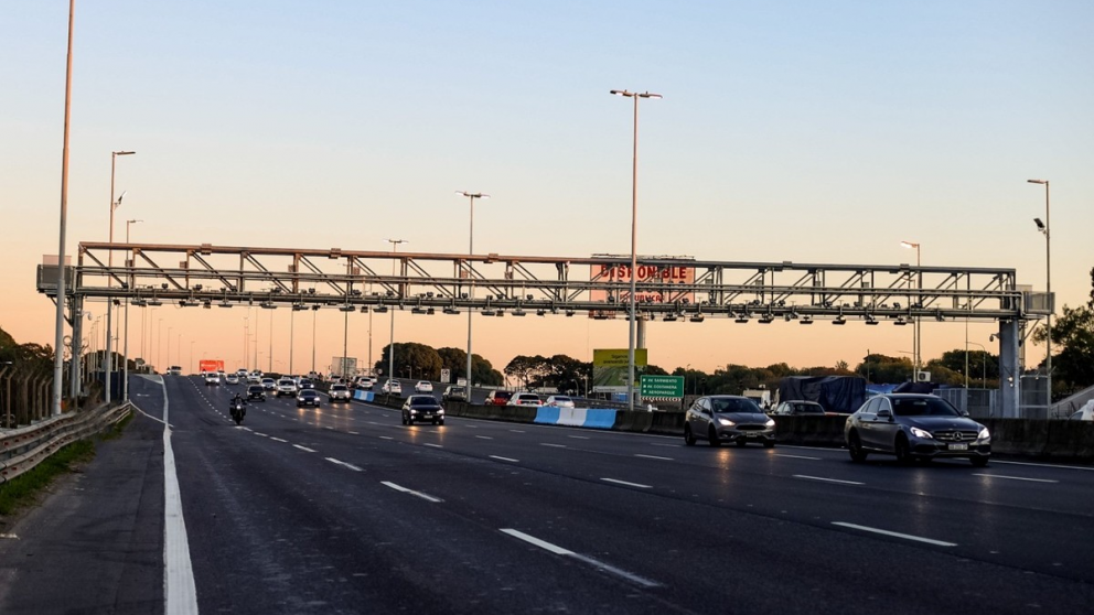 El sistema free flow reemplaza a las cabinas en autopistas porte�as y habilitan el cobro autom�tico sin detenciones mediante TelePASE.