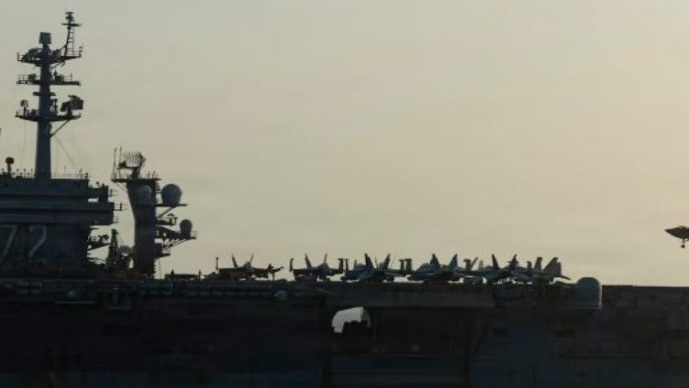 Buques militares y comerciales operan en el estrecho de Ormuz en medio de una escalada entre Estados Unidos e Ir�n.