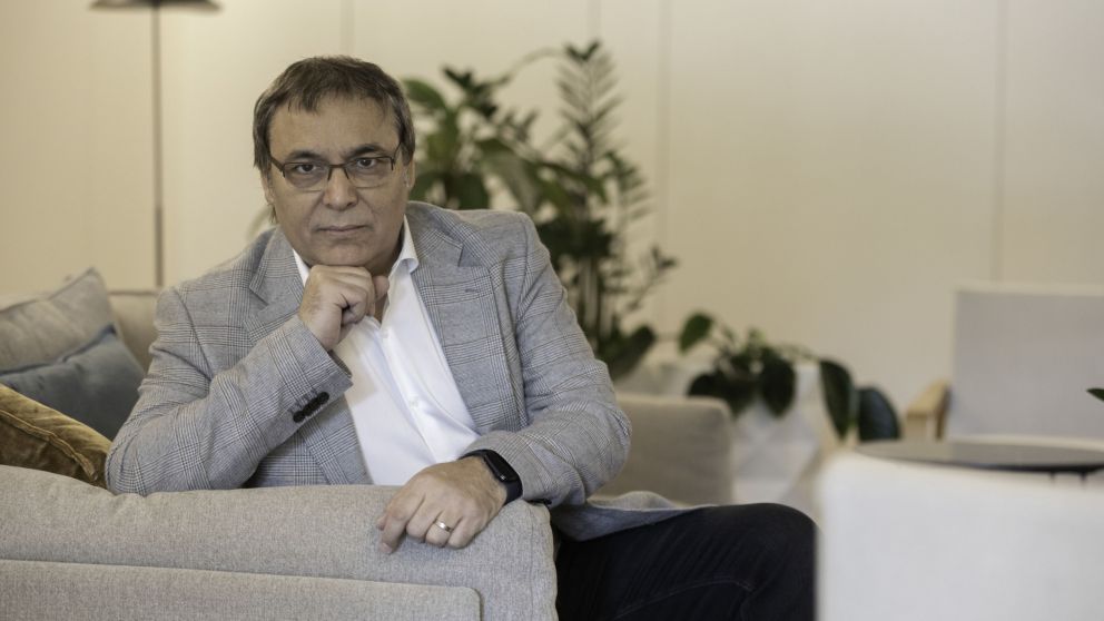 Gabriel Rolón, psicólogo y escritor: "La felicidad es la sensación que nos invade en esos instantes en que la vida parece ser un poco menos injusta"