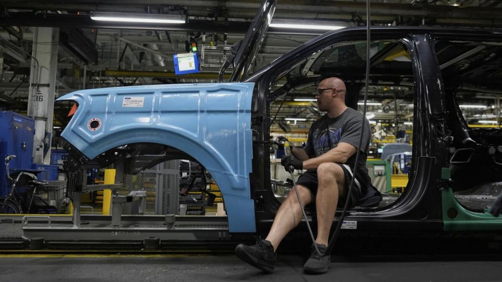 Para fabricar la pickup el�ctrica, Ford empez� a modificar su f�brica en Louisville, Kentucky, donde antes produc�a SUV a combusti�n