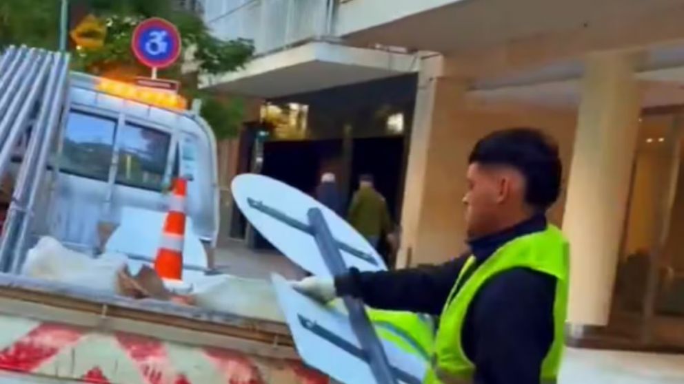 Gobierno de la Ciudad removi� alrededor de 200 carteles irregulares de estacionamiento reservados para personas con discapacidad.