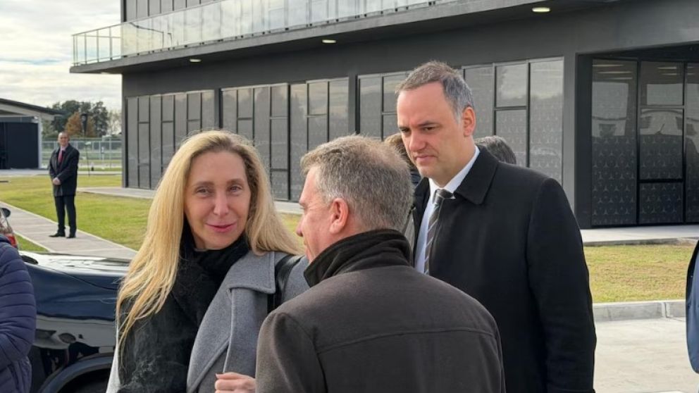 Adorni inaugur� una planta automotriz: "Argentina cambi� su paradigma"