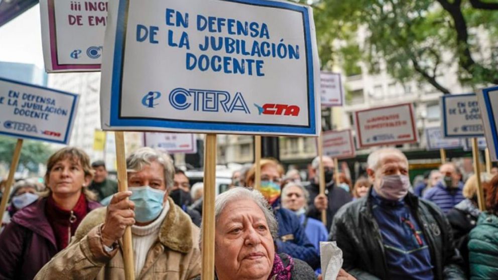 Cuánto aumentarán en junio las jubilaciones docentes y por qué perderán frente a la inflación en 2026