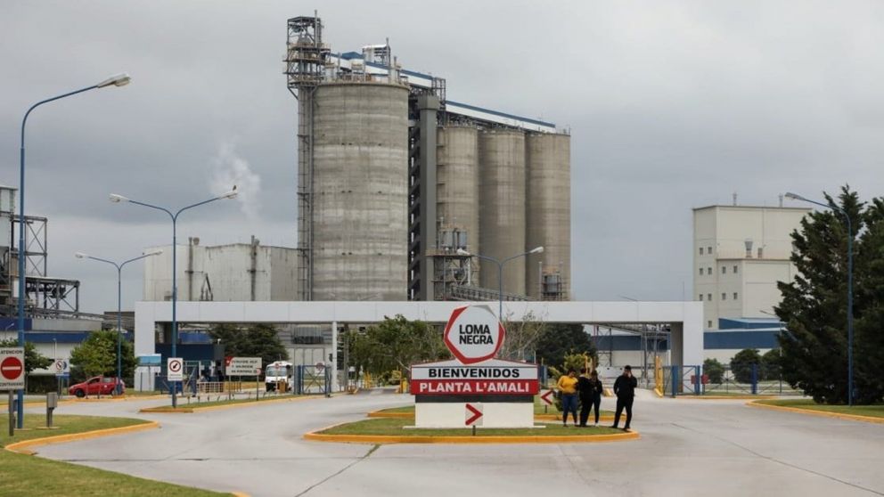 Loma Negra decidi� dejar fuera de operaci�n por seis meses el horno principal de la planta L'Amal�, en Olavarr�a