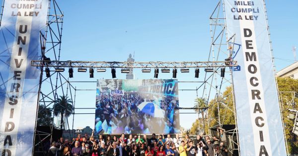 Marcha universitaria en Argentina exige cumplimiento de ley de financiamiento
