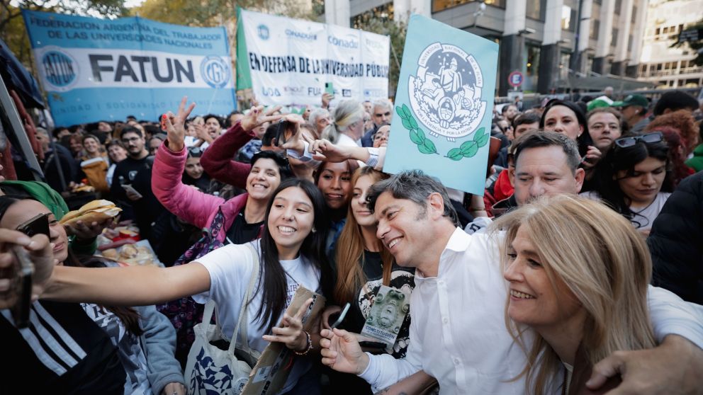 Kicillof estuvo presente en la cuarta marcha federal universitaria