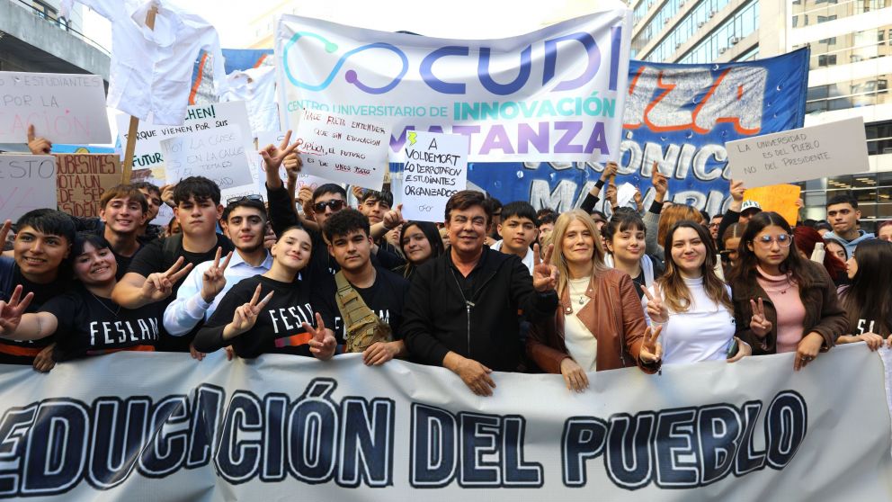 Fernando Espinoza advirti� que "Milei vive en una Argentina de fantas�a"